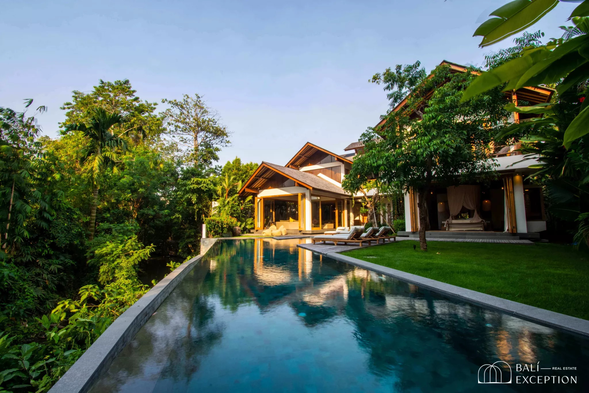 TRADITIONAL 5 BEDROOM VILLA WITH RICE FIELD VIEW FOR SALE LEASEHOLD IN PERERENAN BE-510 